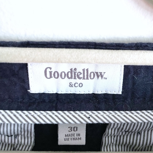 GoodFellow Relaxed Shorts with Pockets - Picture 5 of 5